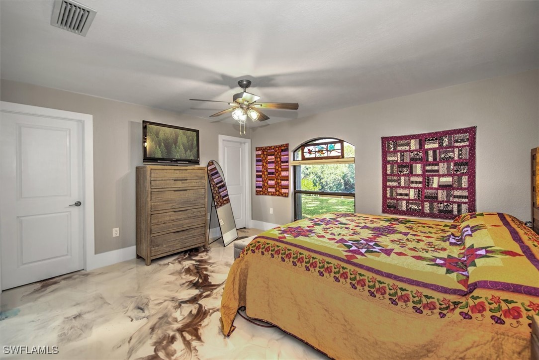 2215 Club House RD