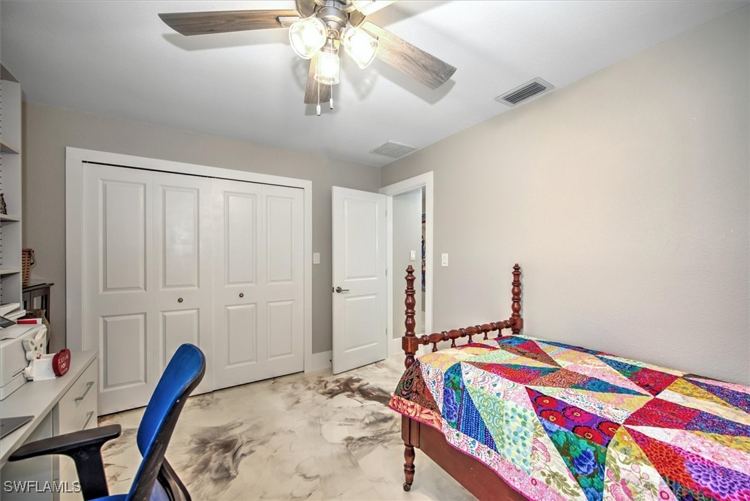 2215 Club House RD