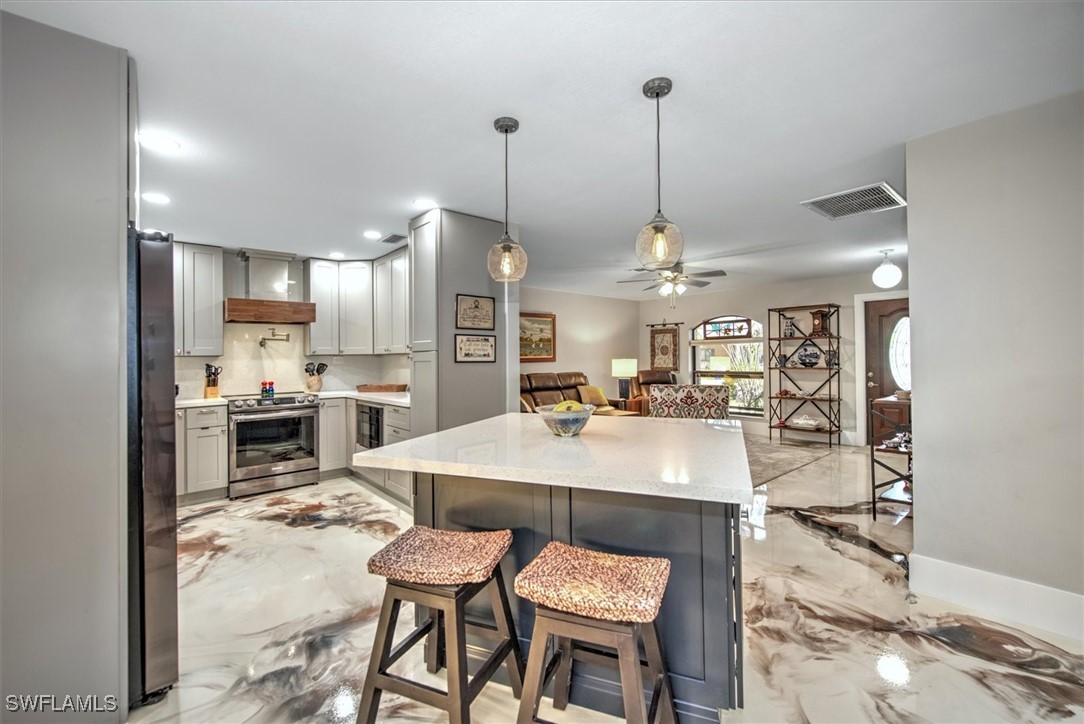 2215 Club House RD