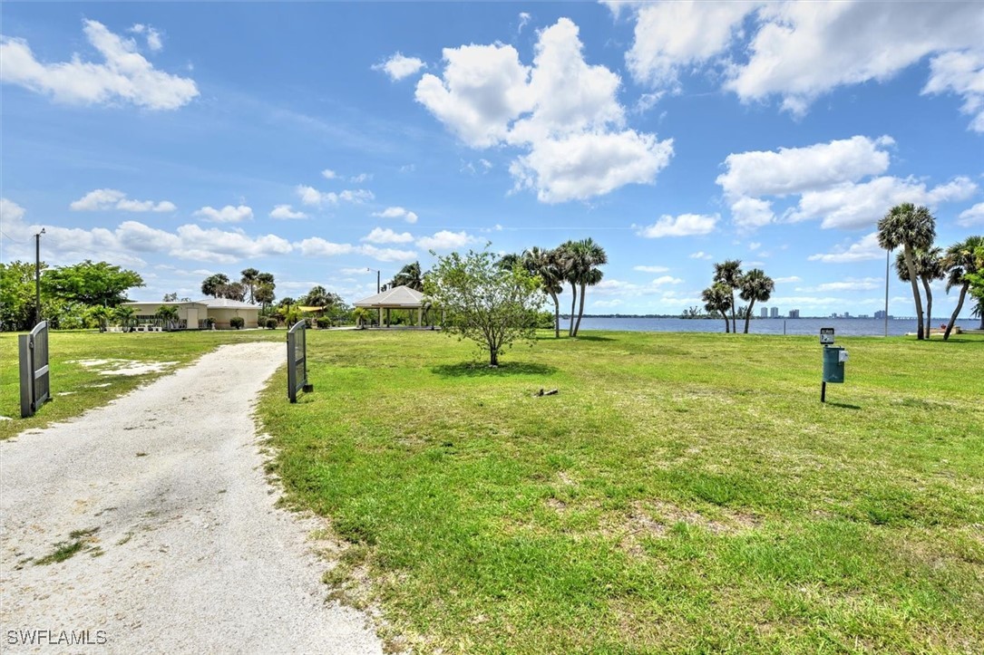 2215 Club House RD