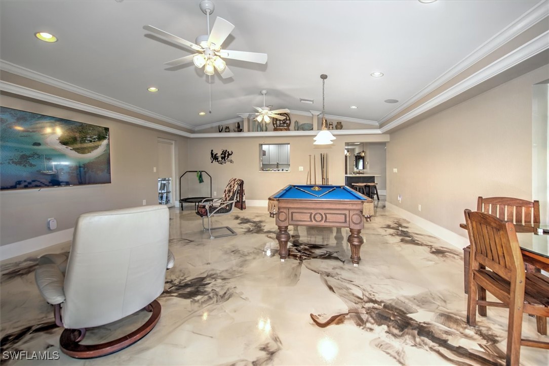 2215 Club House RD