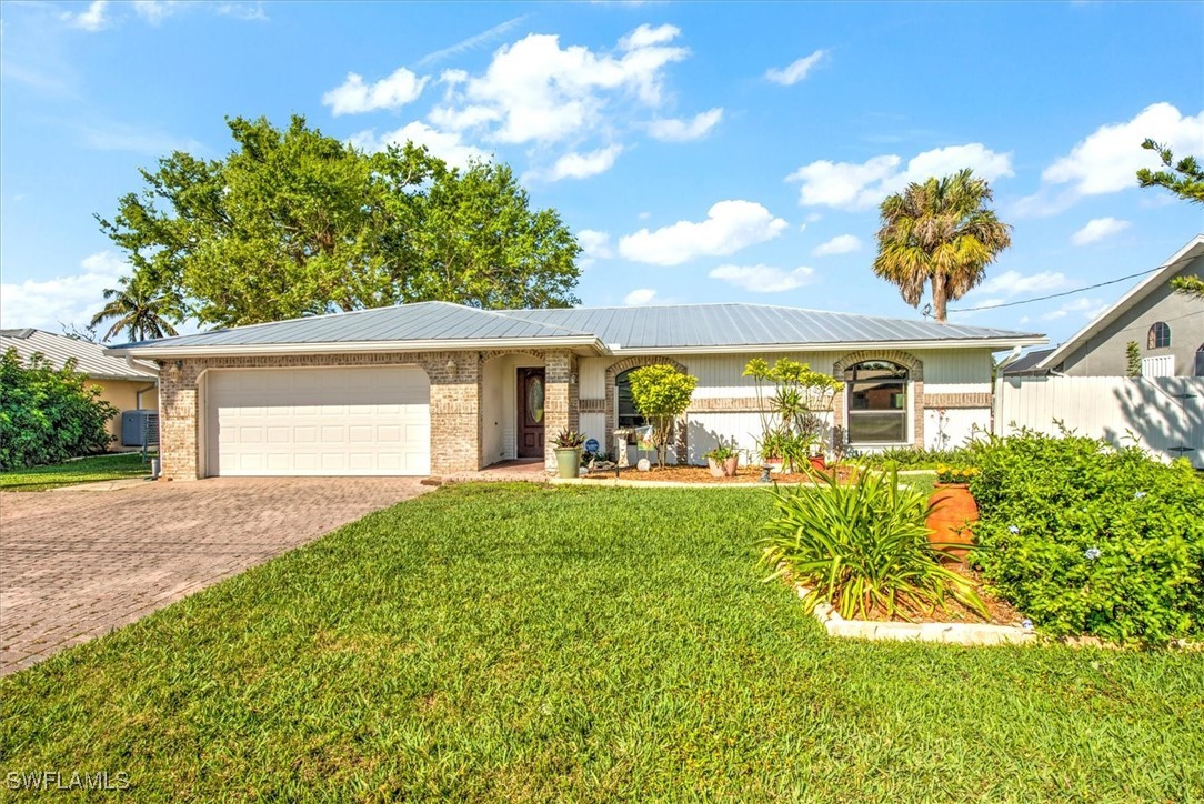 2215 Club House RD