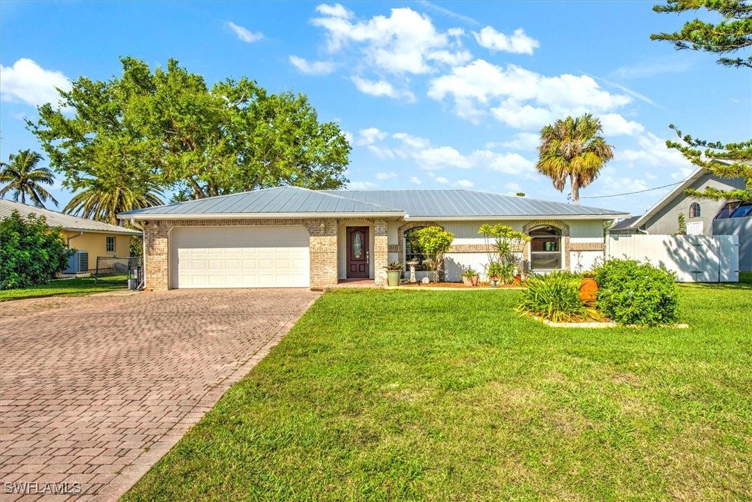 2215 Club House RD