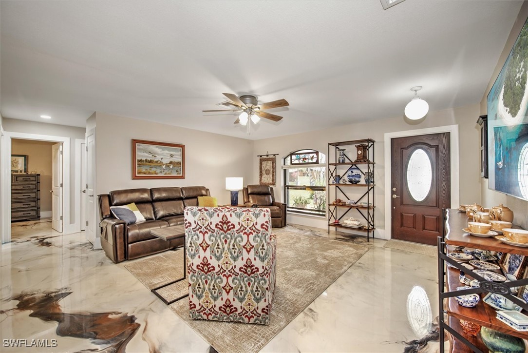 2215 Club House RD