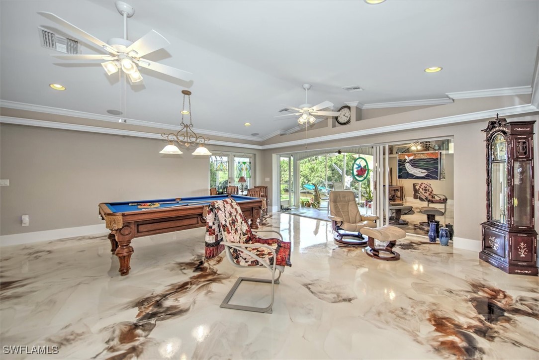 2215 Club House RD