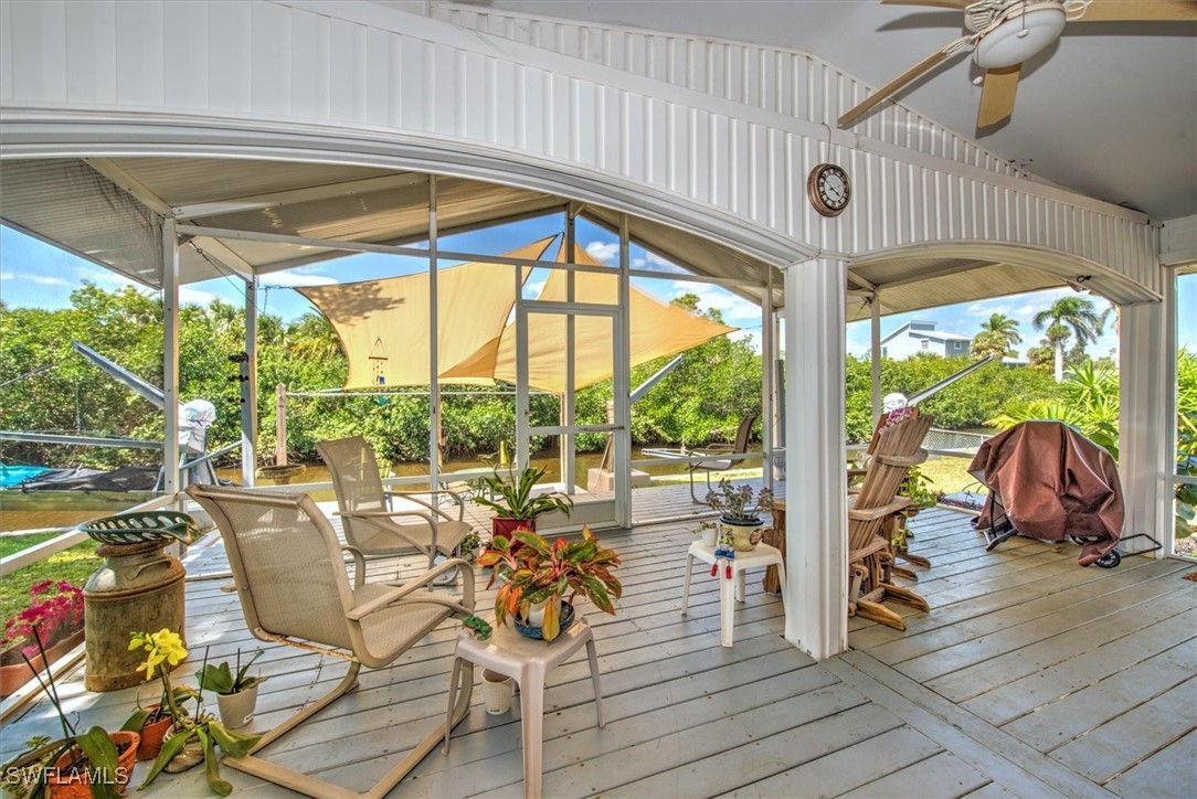 2215 Club House RD