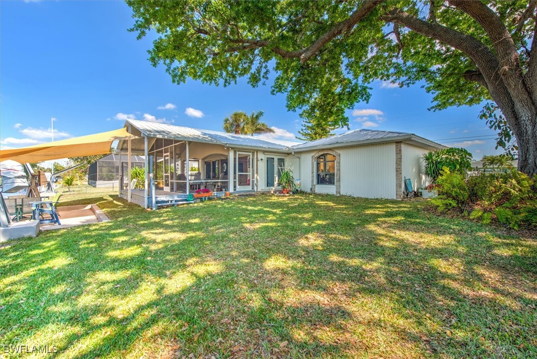 2215 Club House RD