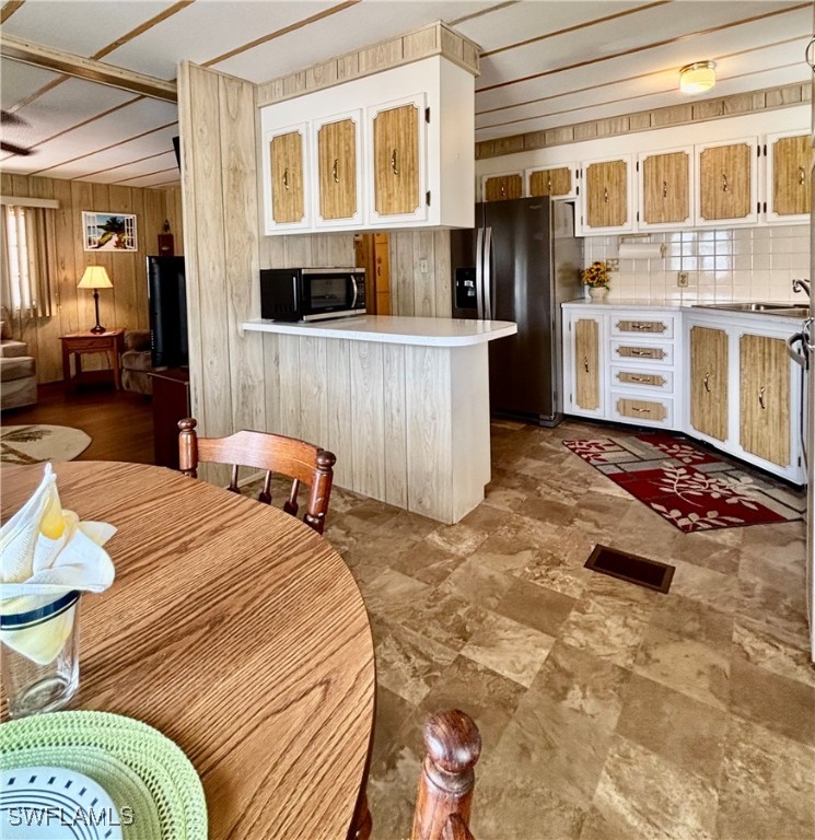 758 Knotty Pine CIR
