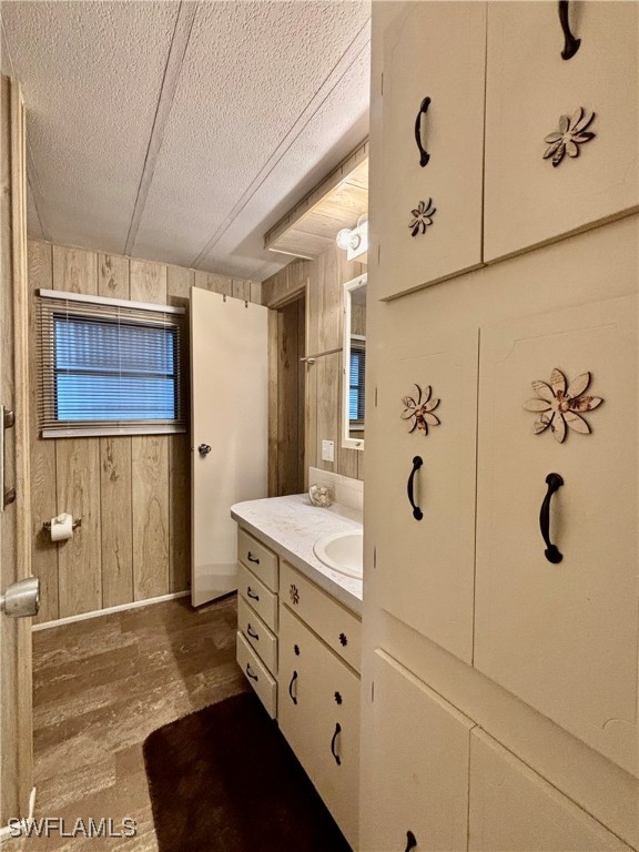 758 Knotty Pine CIR