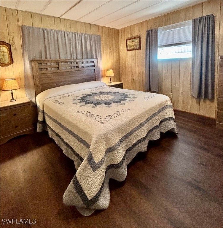 758 Knotty Pine CIR