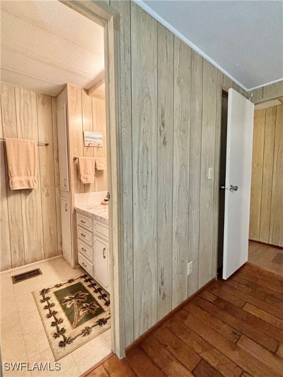 758 Knotty Pine CIR