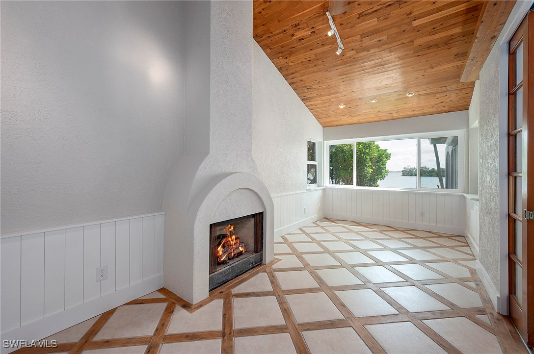 13 Bayview BLVD