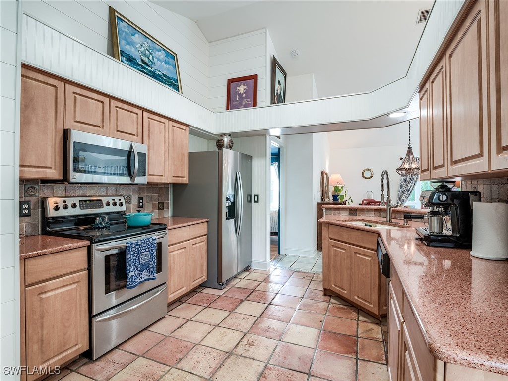 15004 Cloverdale DR