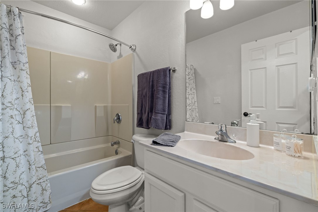 321 Shadow Lakes DR