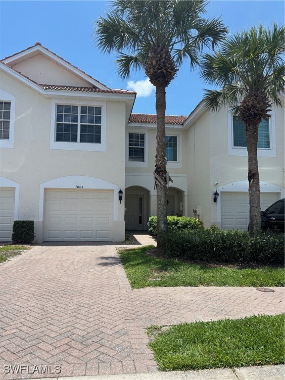 1004 Hampton CIR