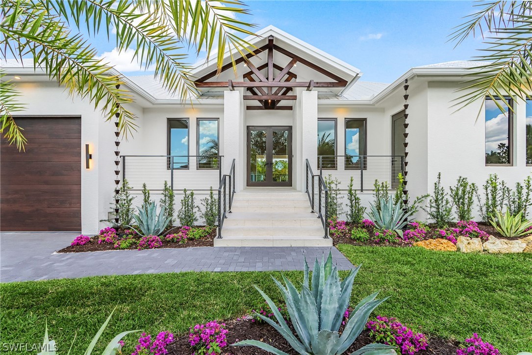 2393 Longboat Dr Naples Fl 34104 226008334