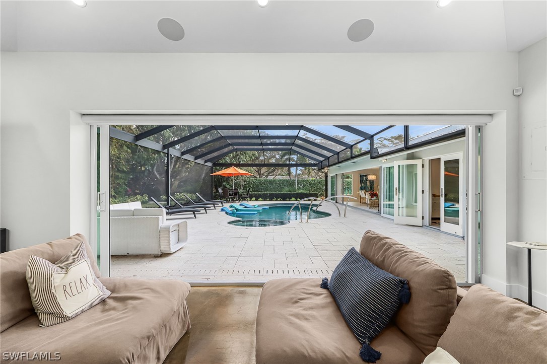 1390 Mandarin RD