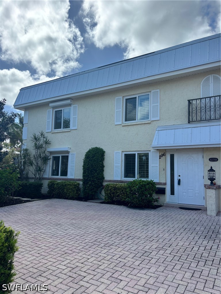 296 4th AVE S 296