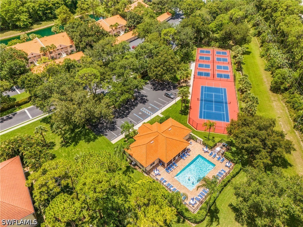 305 Robin Hood CIR 204