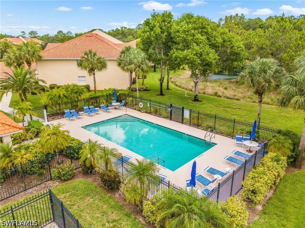 305 Robin Hood CIR 204