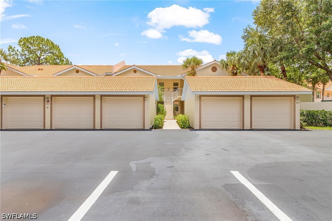 305 Robin Hood CIR 204