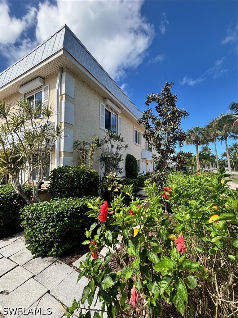 296 4th AVE S 296