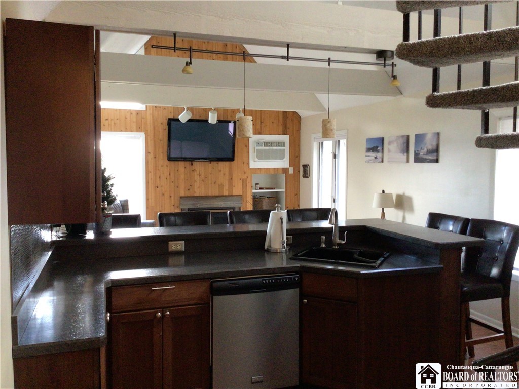 4428 Old Road Camelot