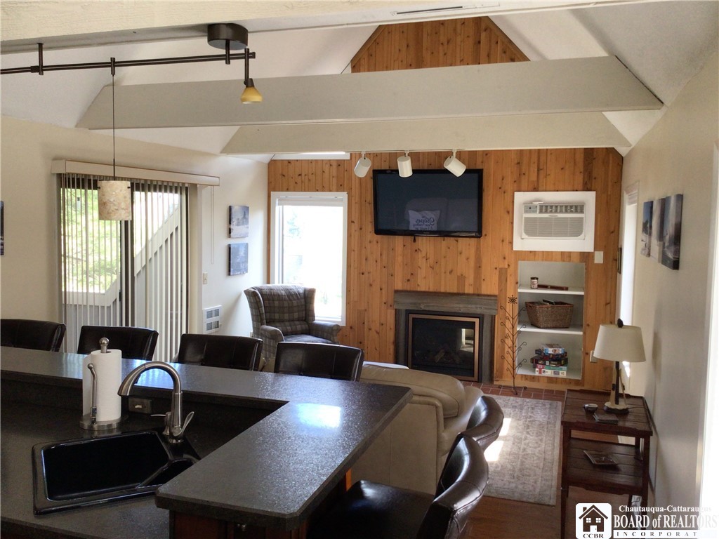 4428 Old Road Camelot