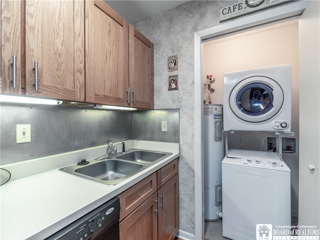 4438 Old Road Camelot