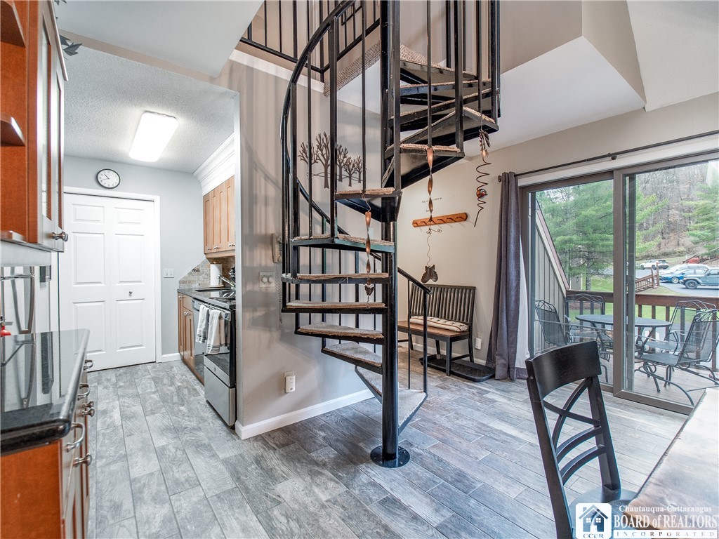 4454 Old Road Camelot 6-203