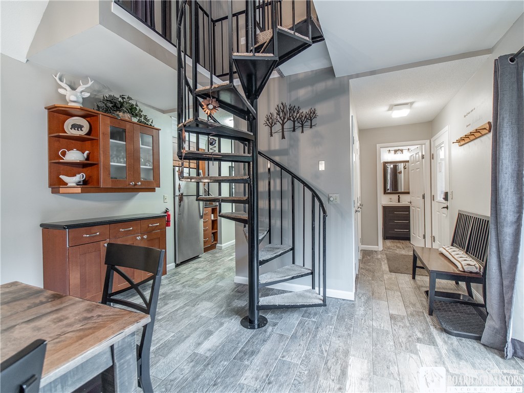 4454 Old Road Camelot 6-203