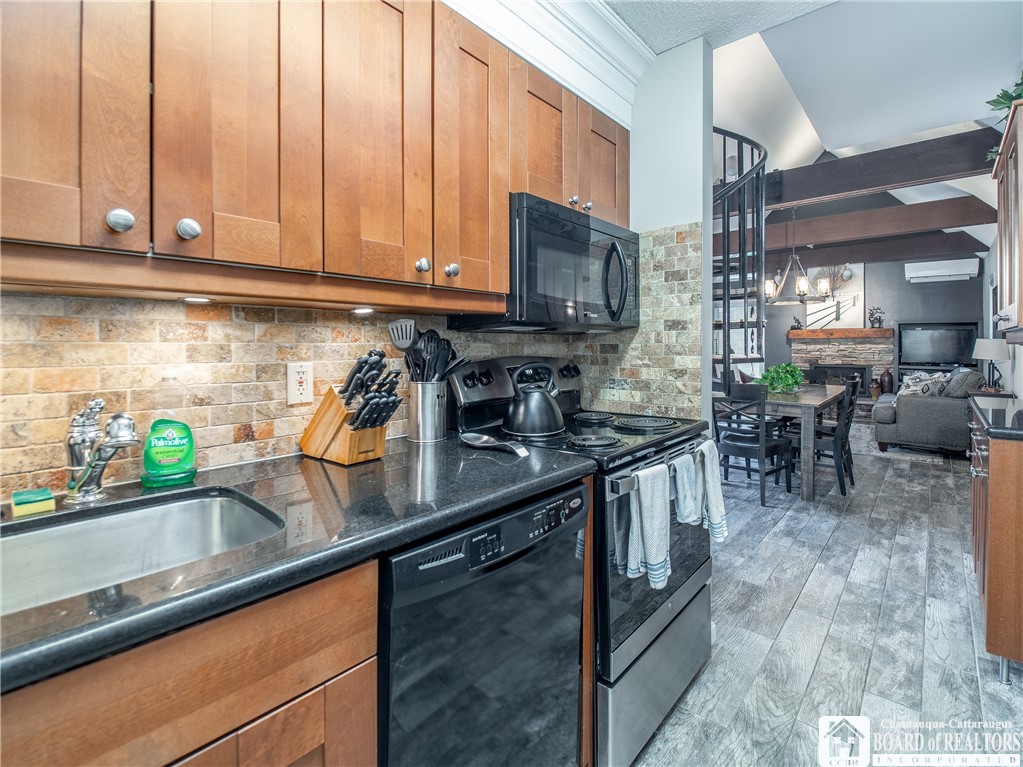 4454 Old Road Camelot 6-203