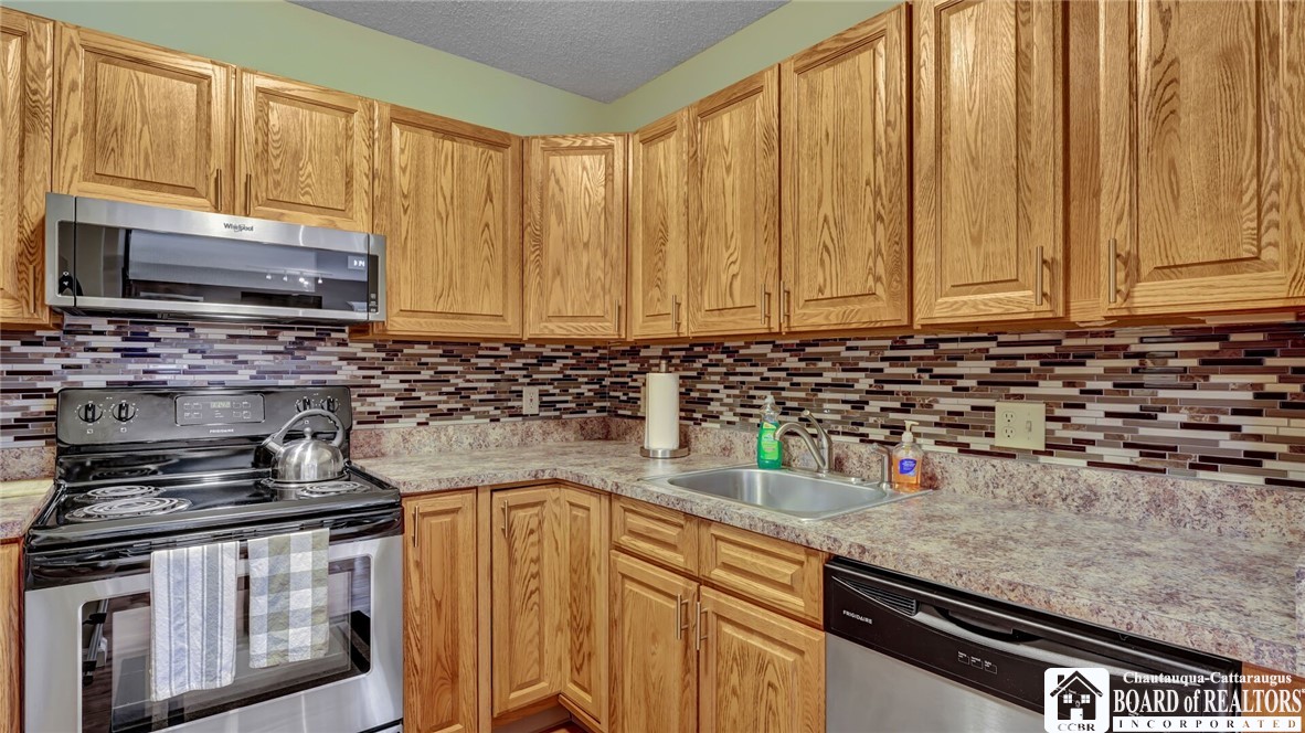 4455 Old Road Camelot 6-101