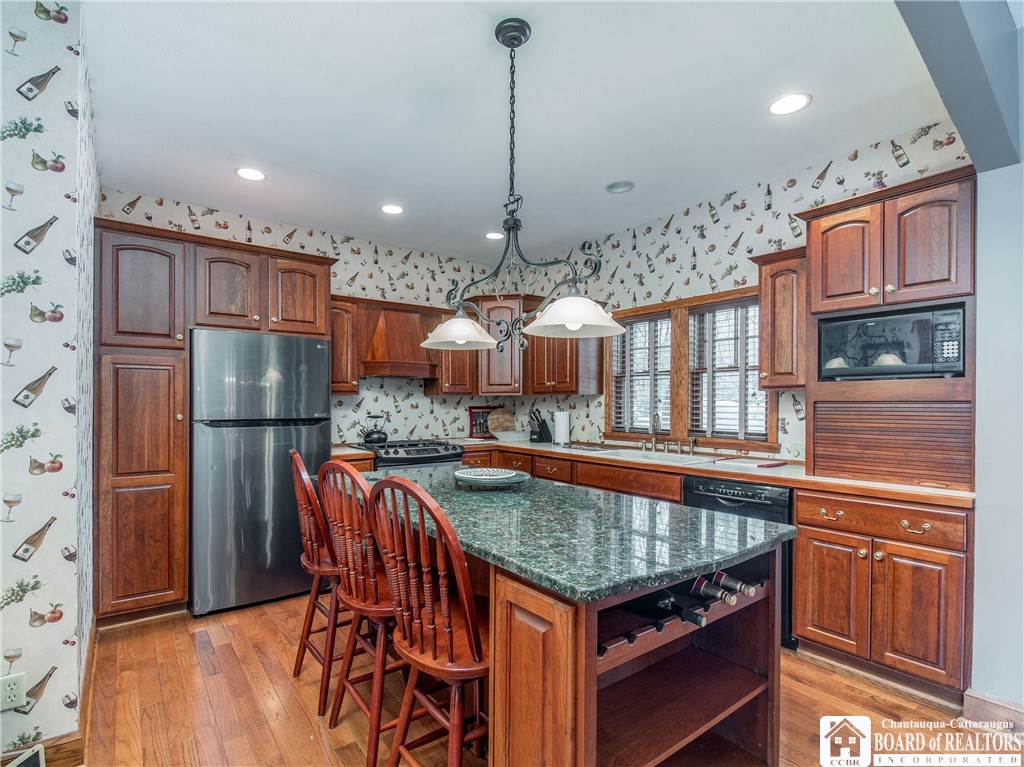 8415 Highlands Drive