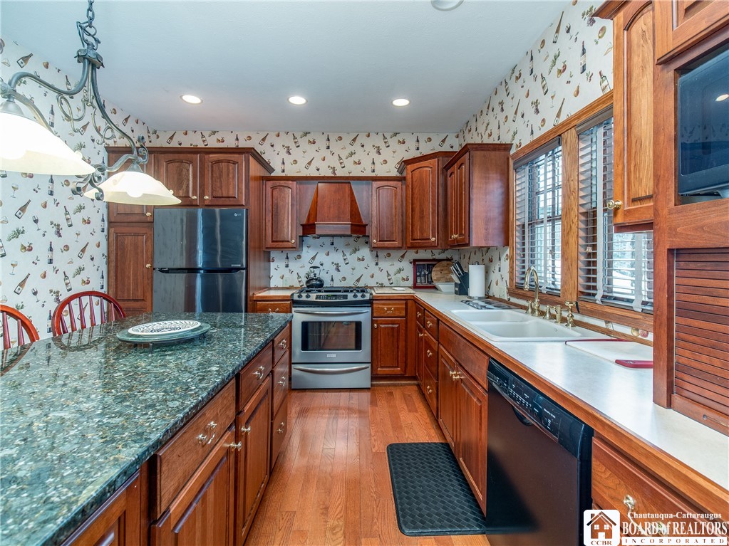 8415 Highlands Drive