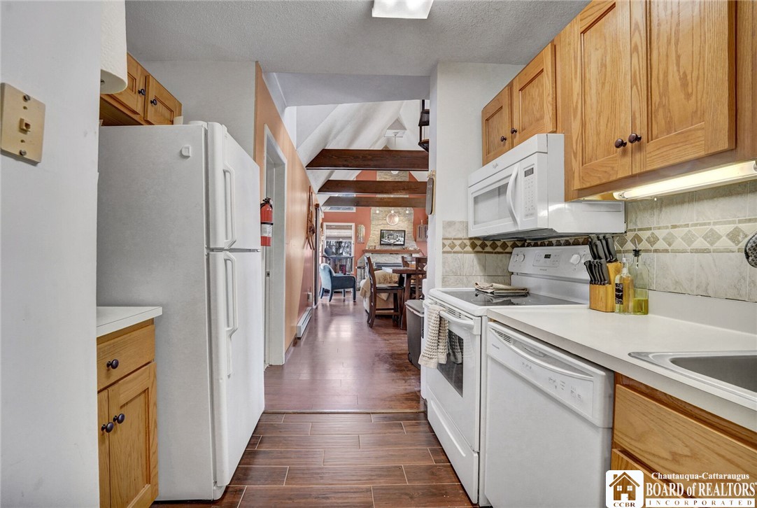 4433 Old Road Camelot