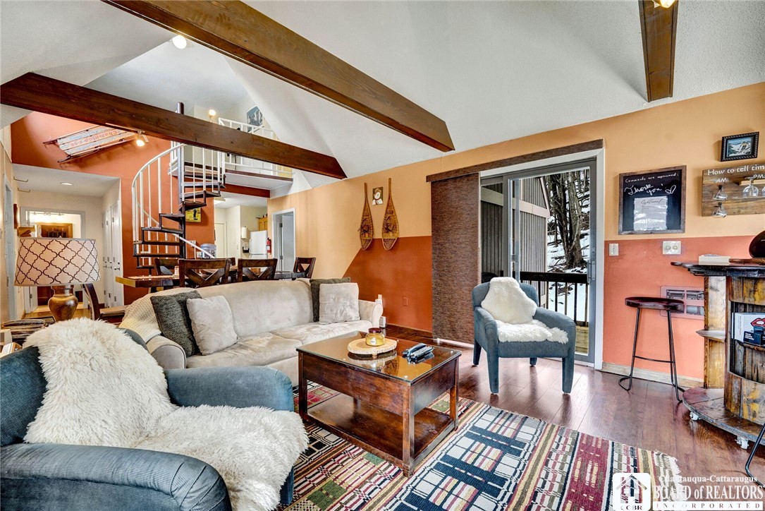 4433 Old Road Camelot