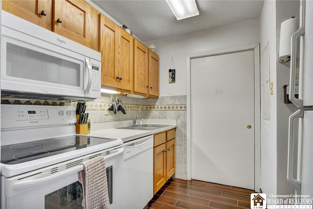 4433 Old Road Camelot