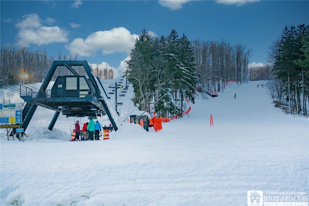 4433 Old Road Camelot