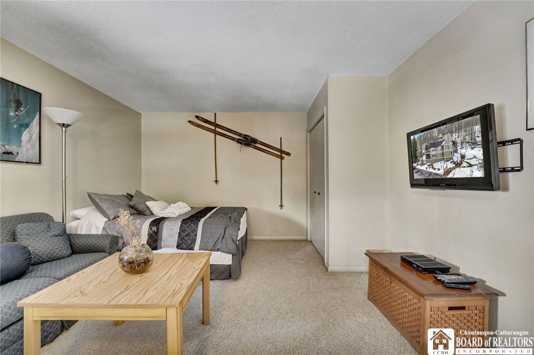 4433 Old Road Camelot