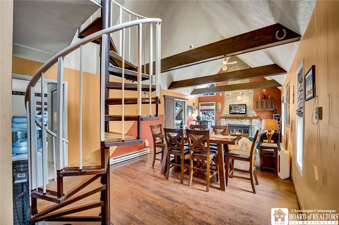 4433 Old Road Camelot