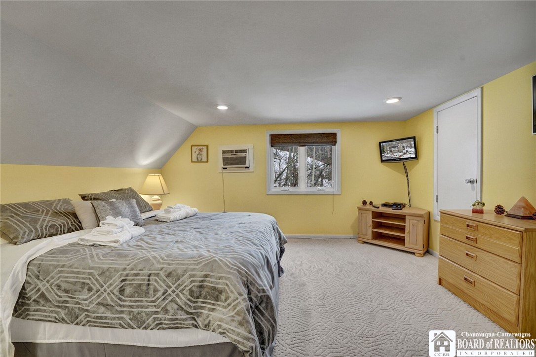 4433 Old Road Camelot