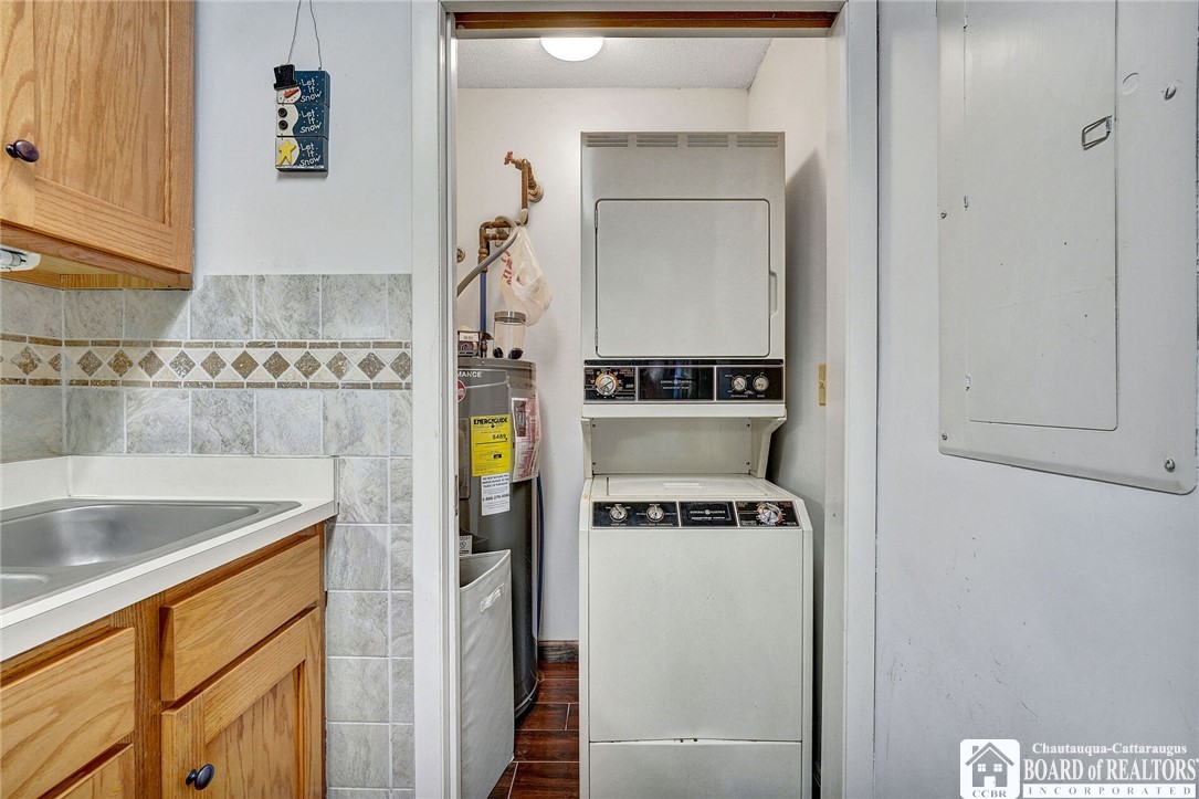 4433 Old Road Camelot