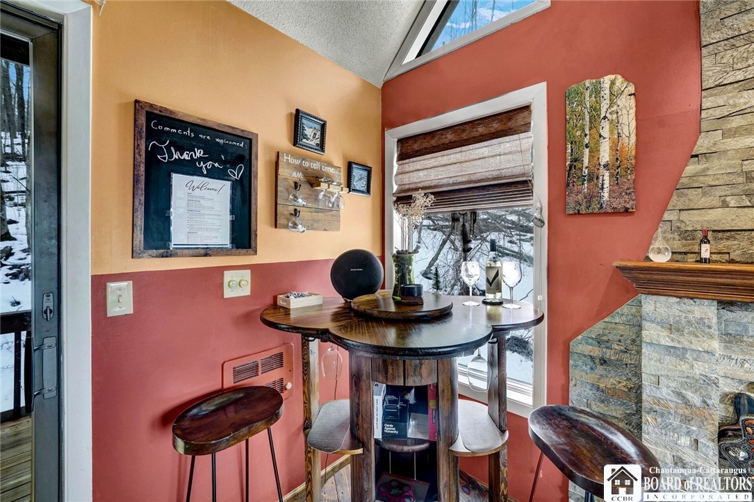 4433 Old Road Camelot