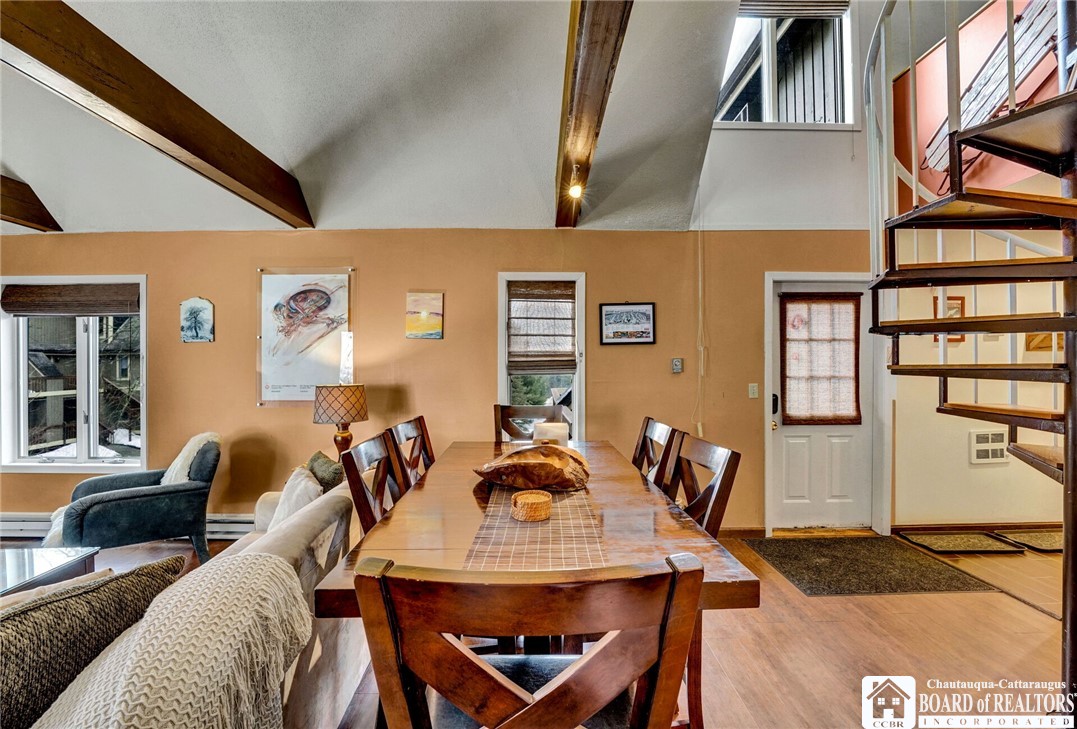 4433 Old Road Camelot