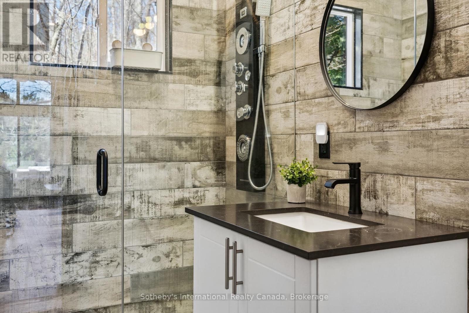29 BEACHGROVE ISLAND 33LM