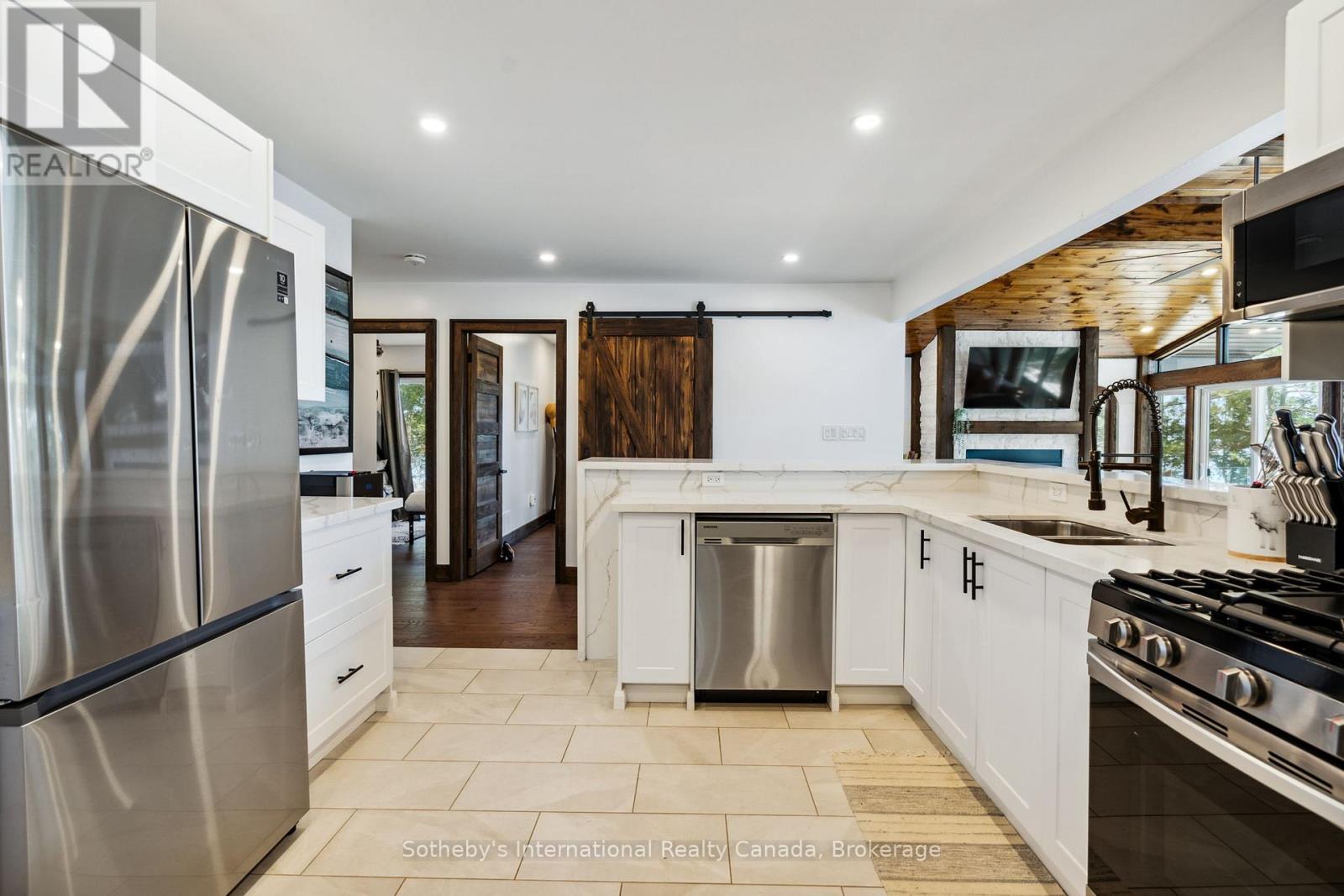 29 BEACHGROVE ISLAND 33LM