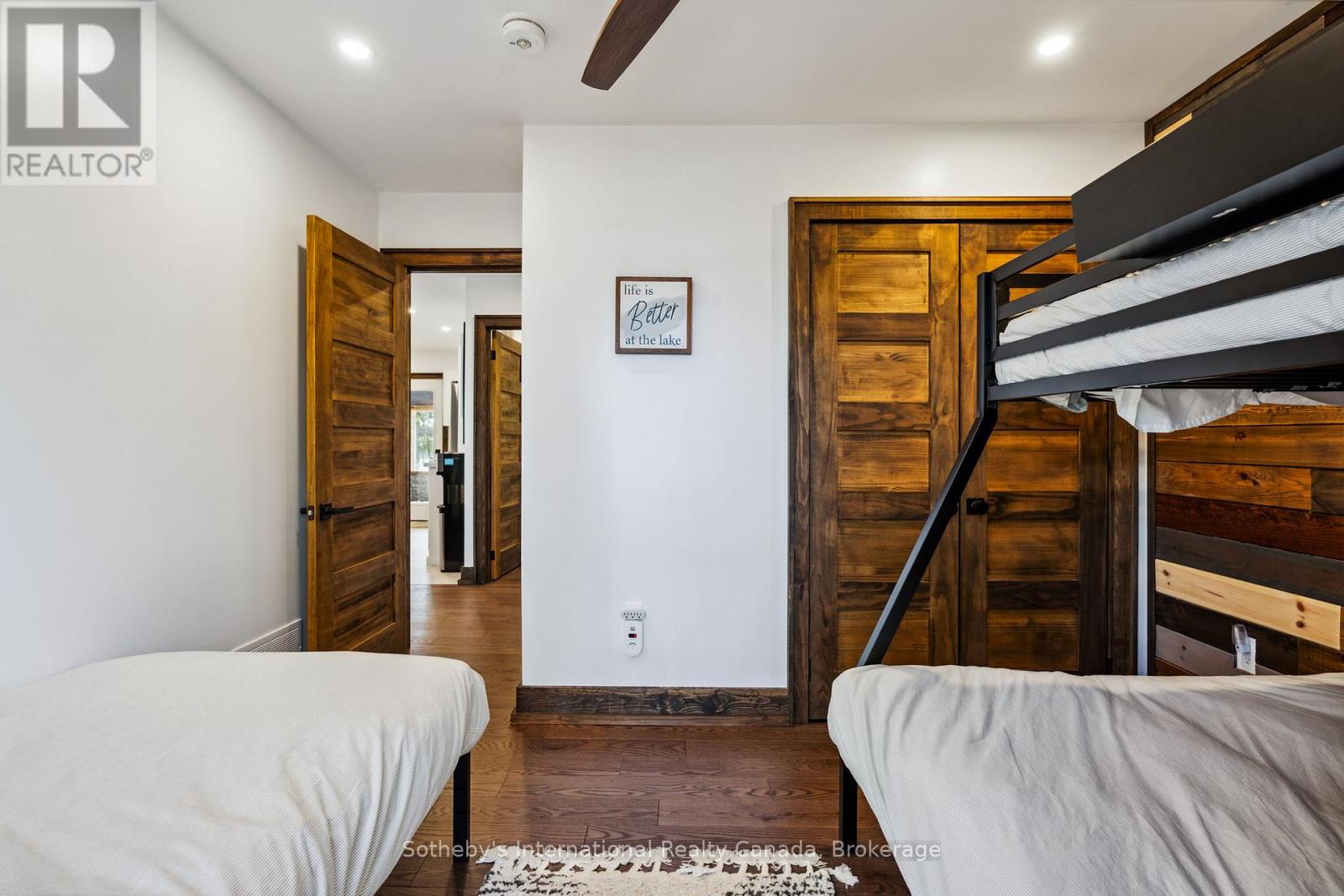 29 BEACHGROVE ISLAND 33LM