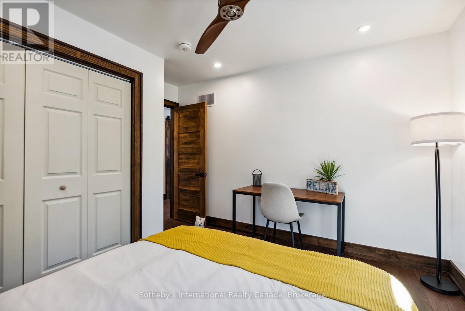 29 BEACHGROVE ISLAND 33LM