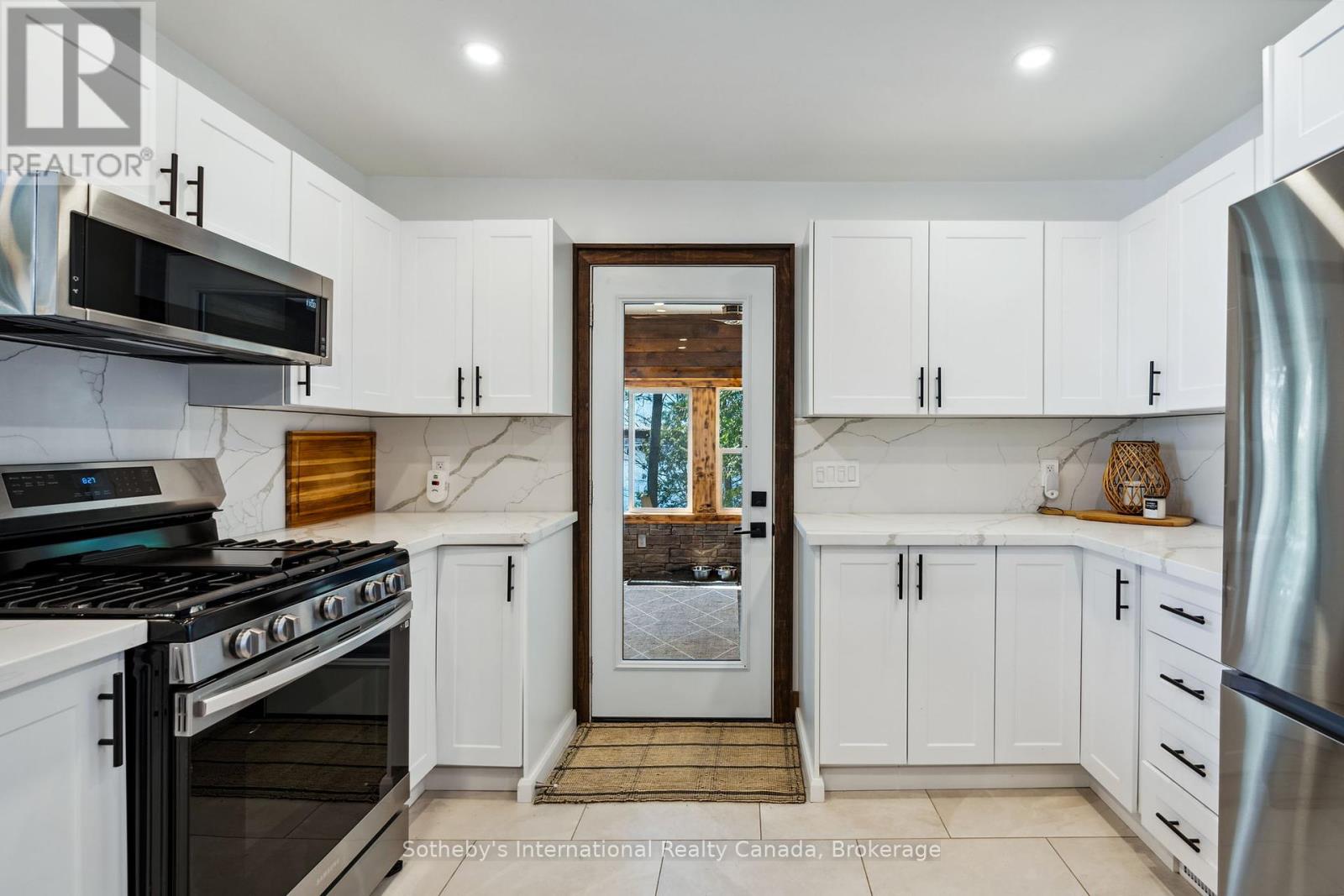 29 BEACHGROVE ISLAND 33LM